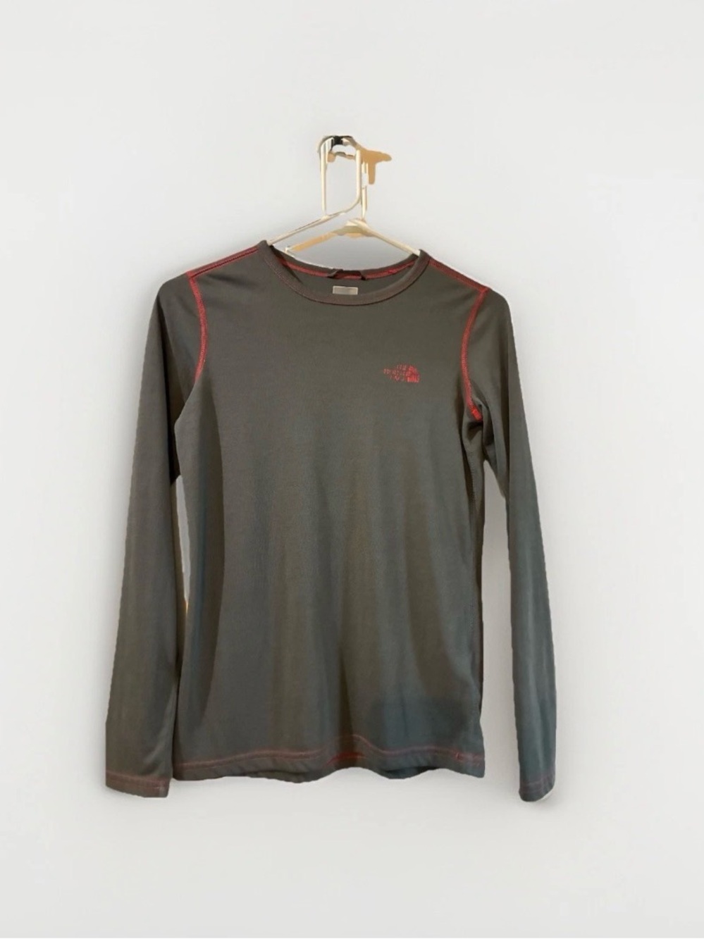 The North Face grey Long Sleeve Crew with Red Accent Logo boys SZ large
